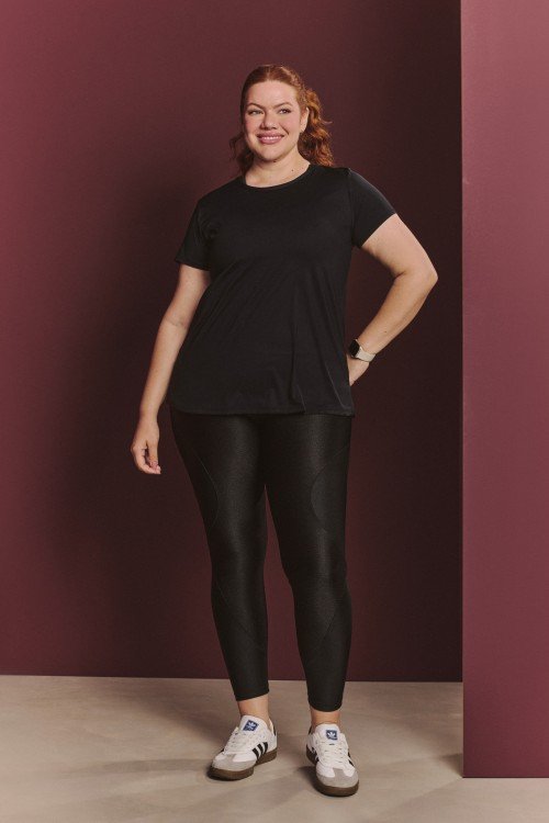 Blusa com Recorte nas Costas e Fenda Lateral Preto