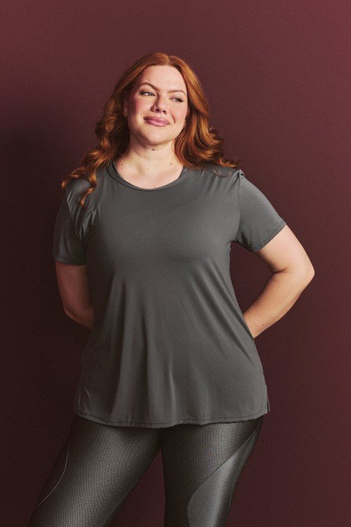 Blusa com Recorte nas Costas e Fenda Lateral Chumbo