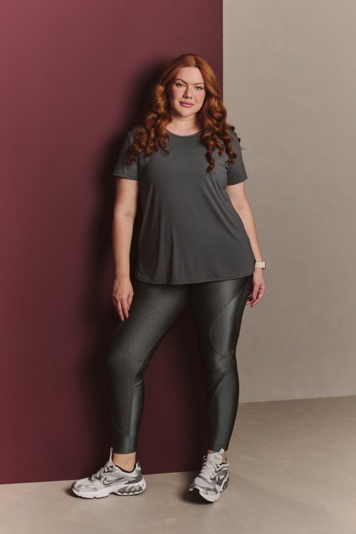Blusa com Recorte nas Costas e Fenda Lateral Chumbo